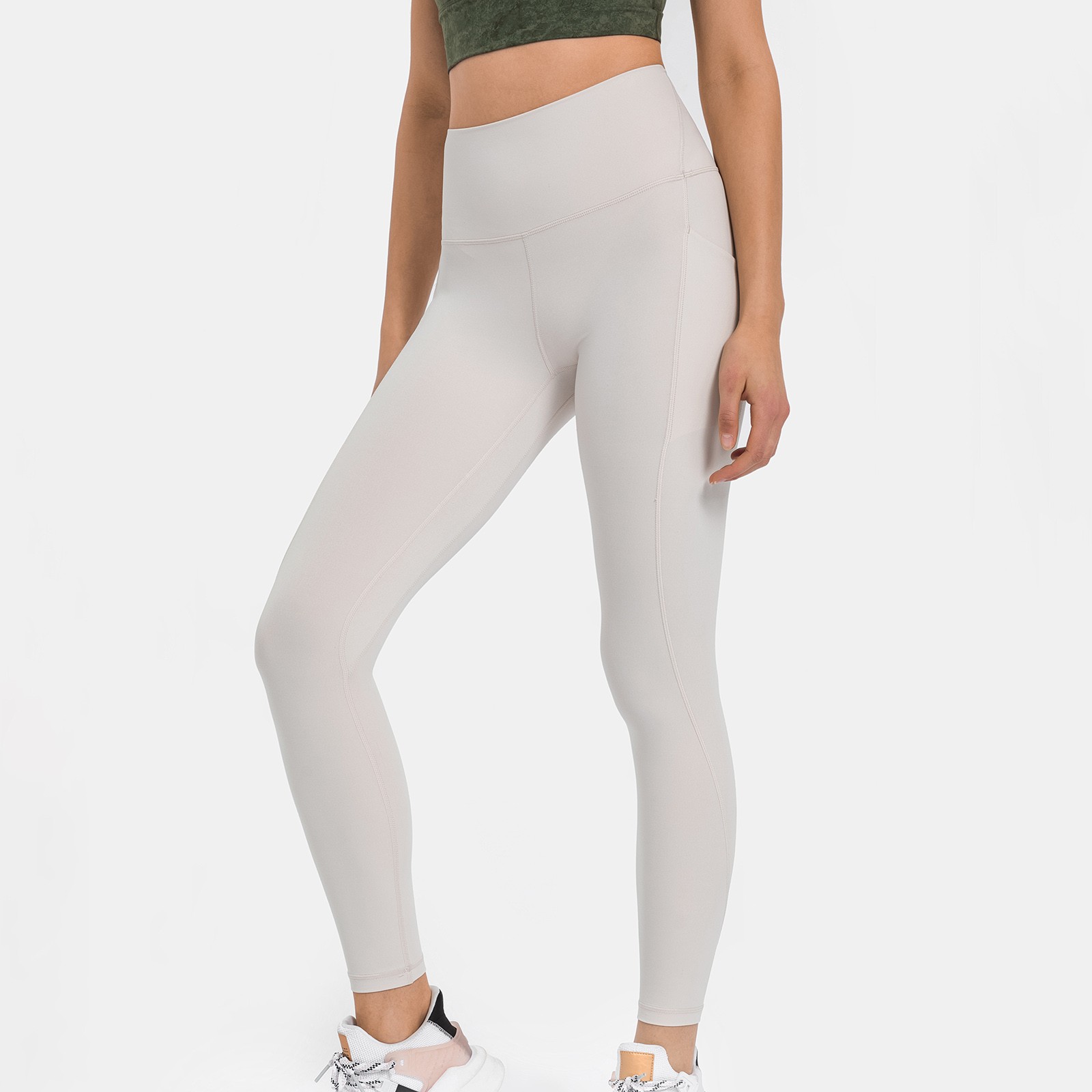 thumbnail image 2 of Pantalones de yoga de alto rendimiento con bolsillos laterales: leggings deportivos, nailon y spandex, ajuste ceñido y sujeción., 2 of 8